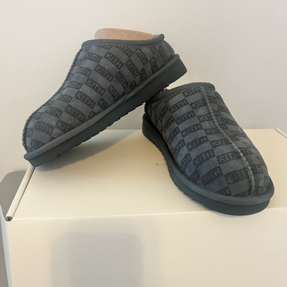 Kith slippers never worn size 37